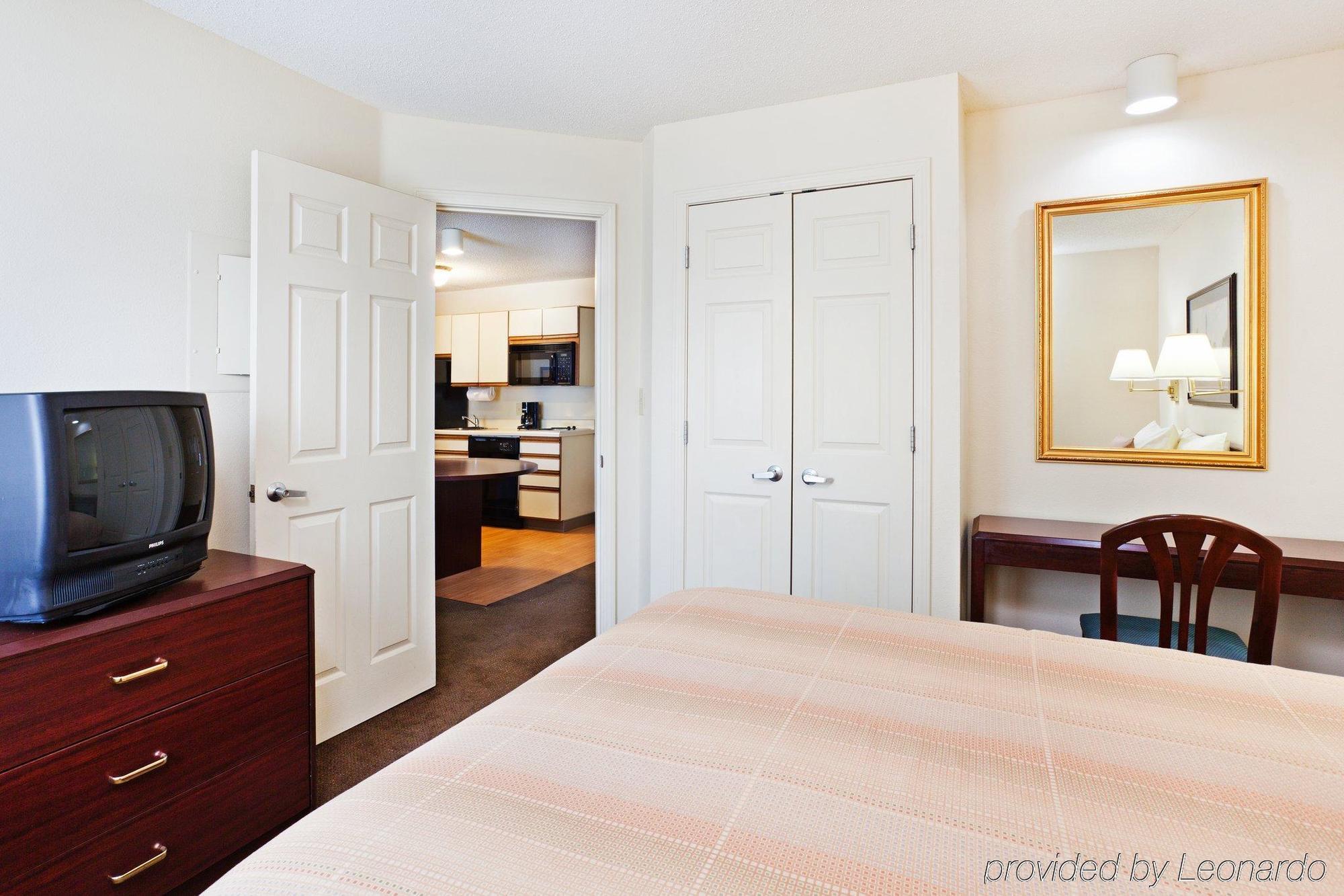 Sonesta Simply Suites Charlotte University Exterior photo