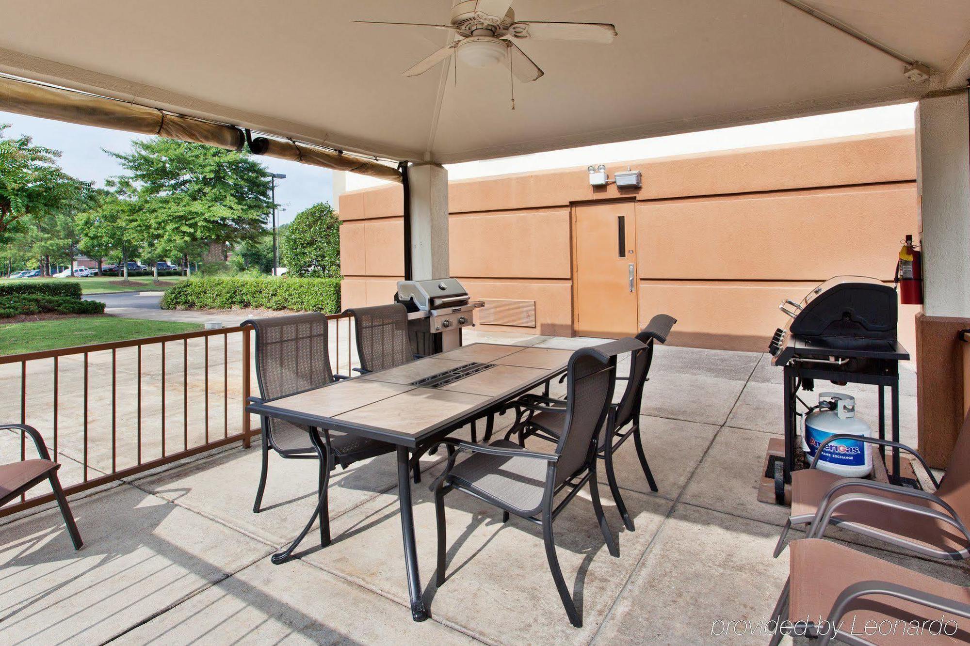 Sonesta Simply Suites Charlotte University Exterior photo