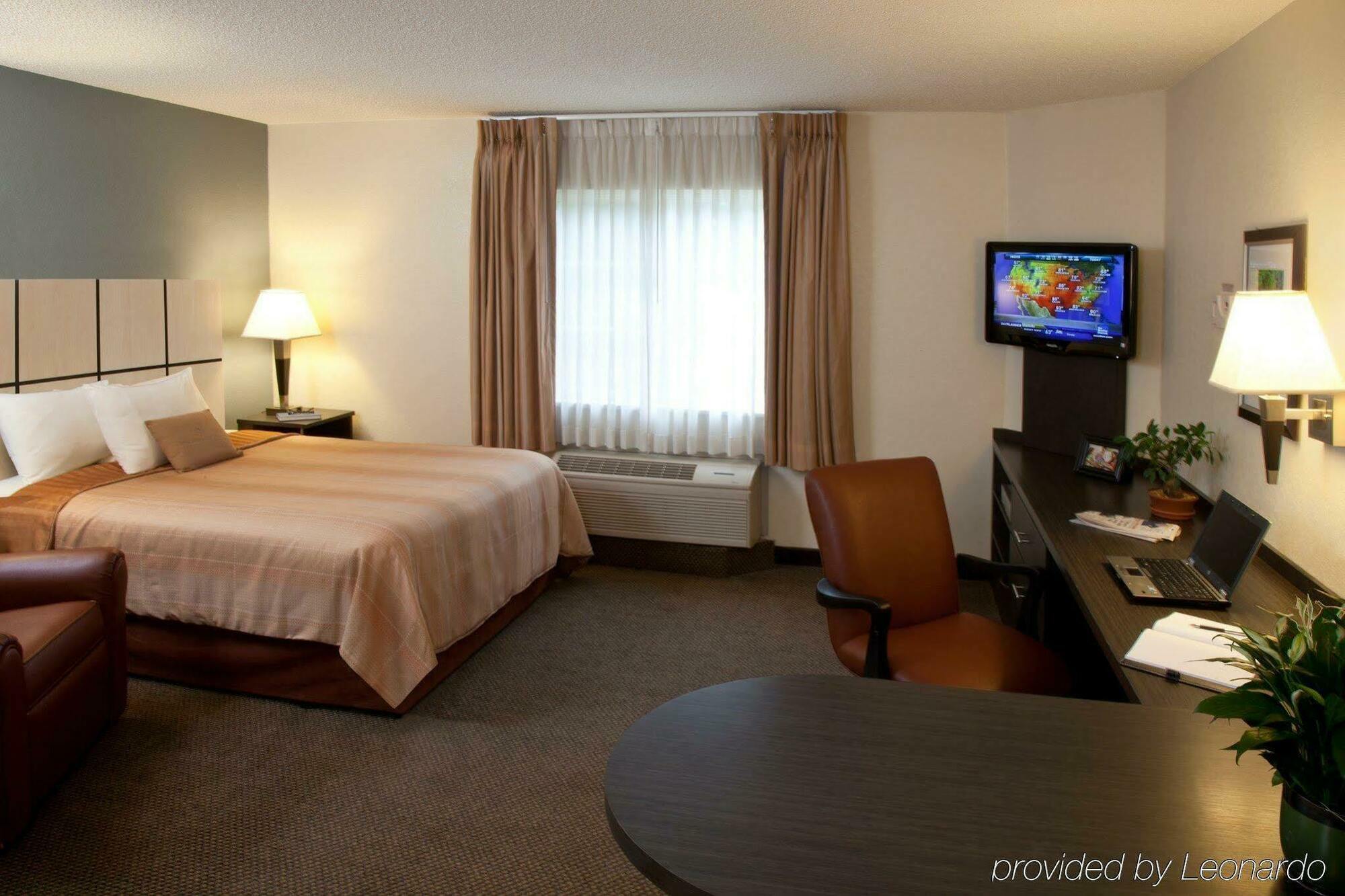 Sonesta Simply Suites Charlotte University Exterior photo